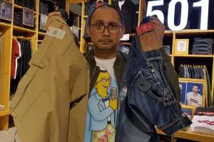 Penyiar radio ini nyambi jadi buzzer, penghasilannya menggiurkan