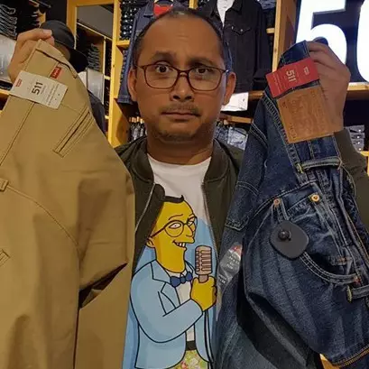 Penyiar radio ini nyambi jadi buzzer, penghasilannya menggiurkan