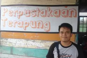 Irwan Saputra, dirikan perpustakaan terapung bagi anak-anak nelayan