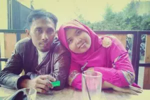 Pasangan suami istri bikin perpustakaan keliling pakai motor & angkot