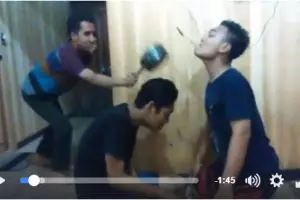 Aksi lucu remaja main getok kepala ini bikin ngakak guling-guling