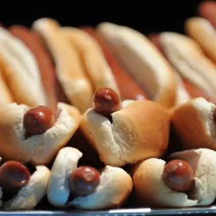 Jika ingin sertifikasi halal, hot dog di Malaysia diminta ganti nama