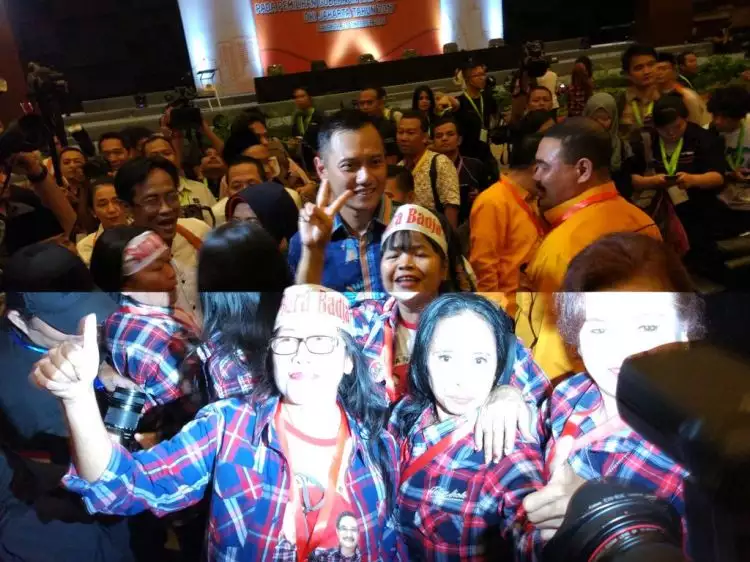 Lulung unggah foto klaim pendukung Ahok ngefans berat Agus Yudhoyono