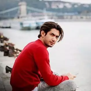 Ini bocoran peran Reza Rahadian di film Surga yang Tak Dirindukan 2