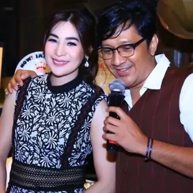 Sama-sama istri pelawak top, ini 10 beda gaya istri Sule dan Andre