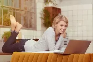 Jangan tidur aja, ini 5 aktivitas bermutu mengusir kesepian di rumah