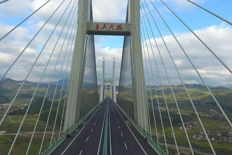 9 Foto jembatan baru di China dengan tinggi 270 m ini bikin takjub