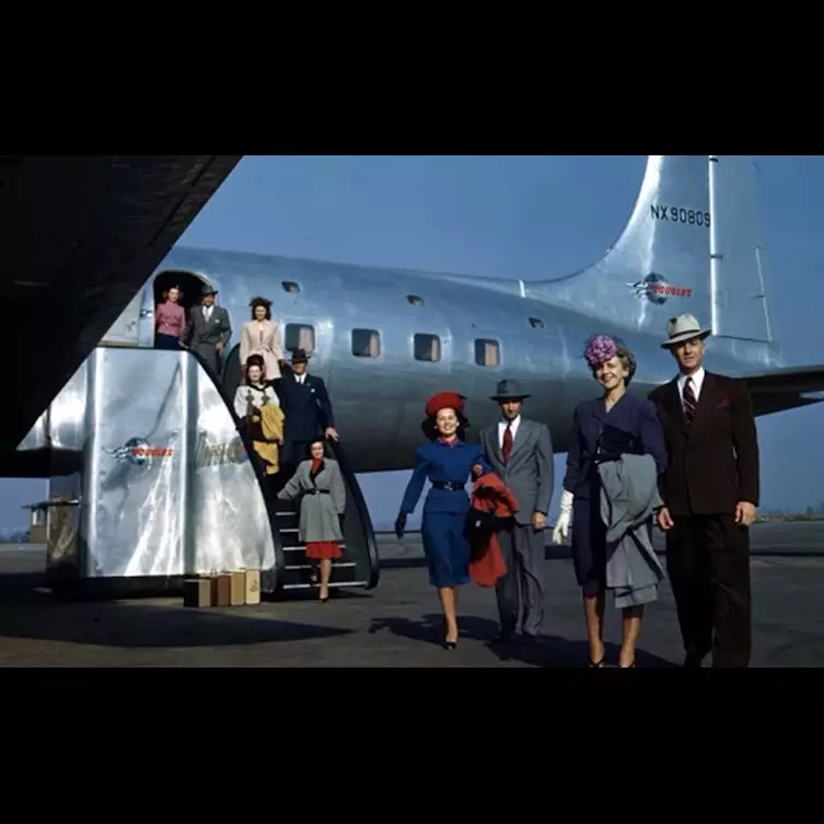 14 Foto langka penumpang pesawat first class tahun 1940an, keren nih