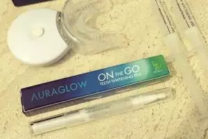 Alat mirip pulpen ini ampuh bikin gigi kamu putih, cobain ya?