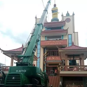 Patung Buddha di vihara ini diturunkan, reaksi umat Buddha bikin adem