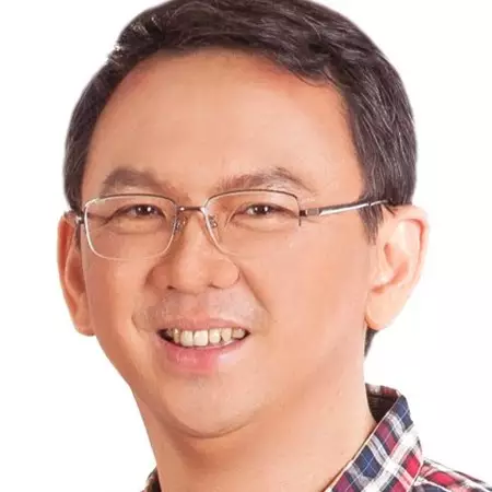 Lagi kampanye, Ahok tiba-tiba dicium ibu ini dari dalam mobil