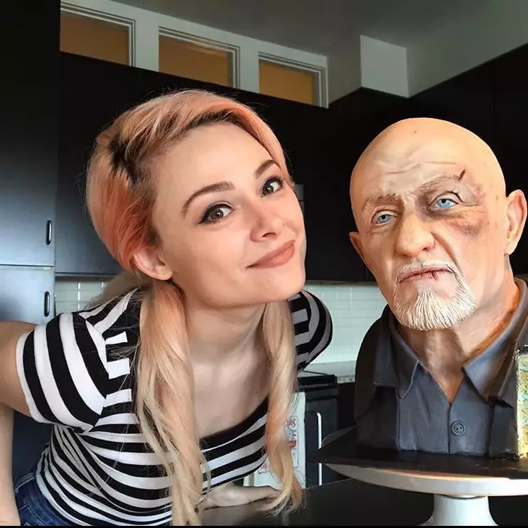 12 Kue ulang tahun ini punya bentuk yang bikin merinding