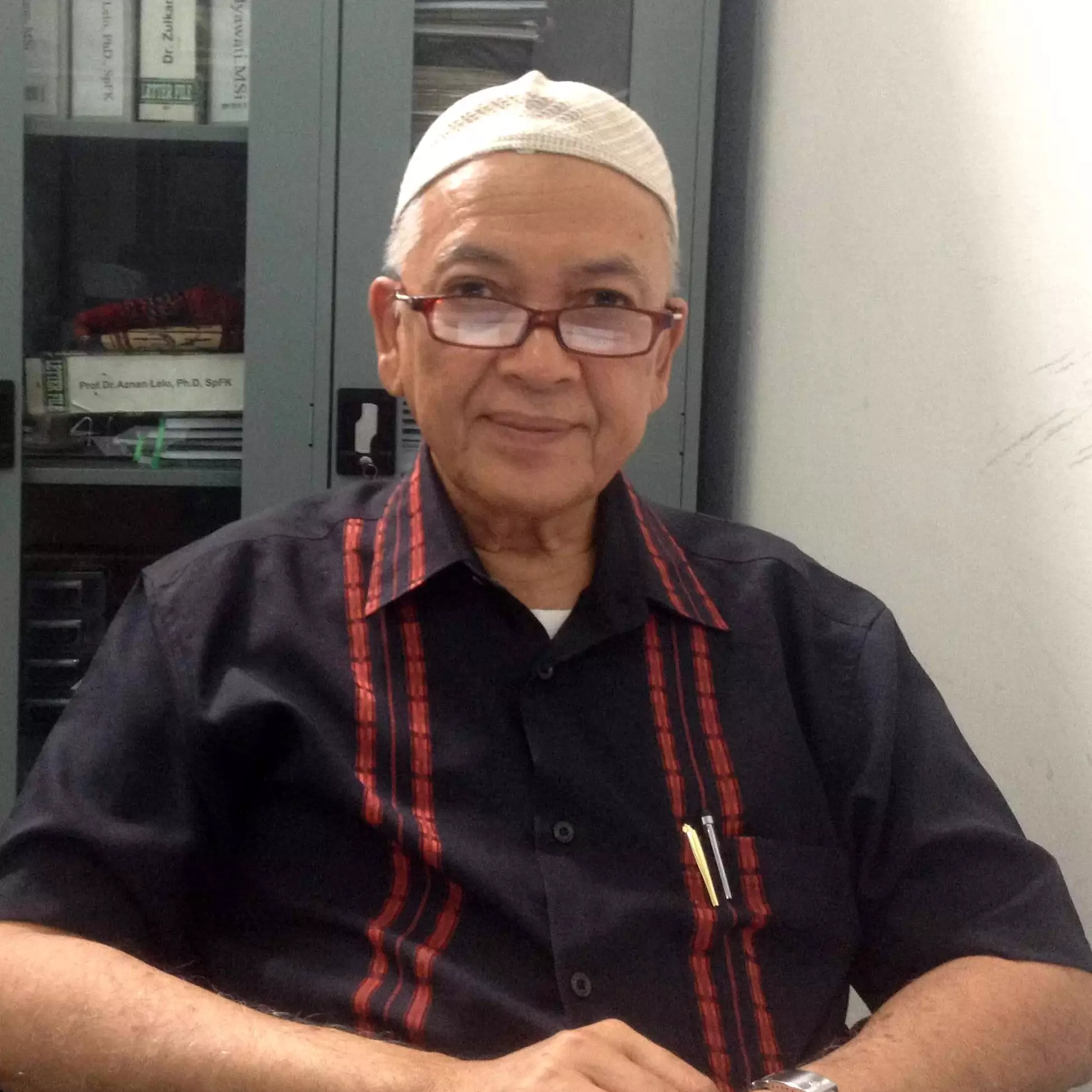 Prof. Aznan Lelo, dokter yang rela dibayar pasiennya secara sukarela