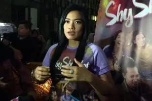 2 Artis cowok ini ternyata yang ngomporin Titi Kamal bikin vlog