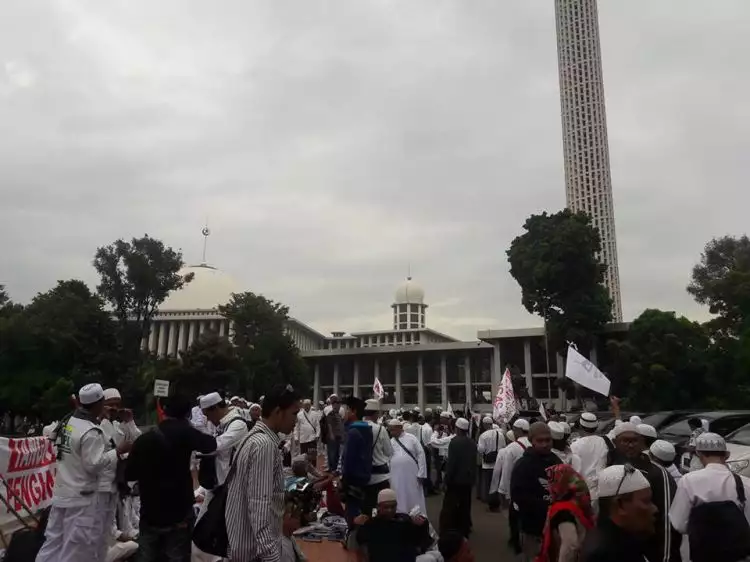 Massa aksi 4 November kumpul di Masjid Istiqlal, ini foto-fotonya