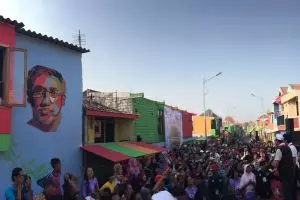 Iwan Fals bikin kampung kumuh jadi indah penuh warna, keren OI