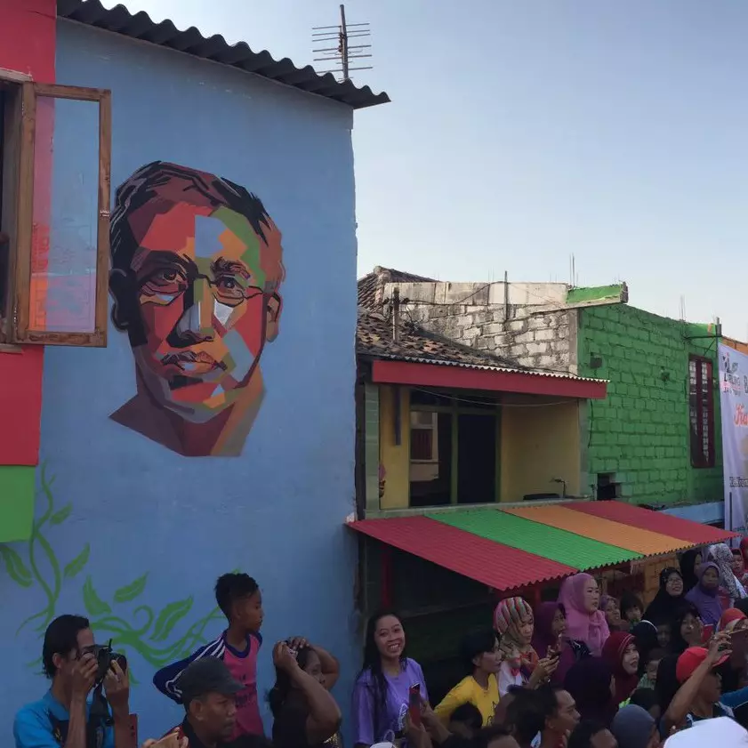 Iwan Fals bikin kampung kumuh jadi indah penuh warna, keren OI