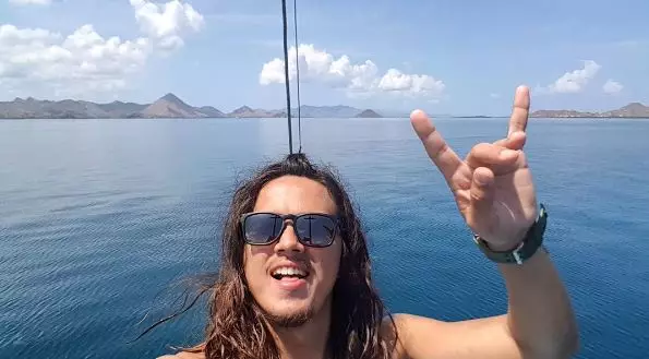 David J Schaap, presenter &amp; traveler ini punya gaya yang nyentrik abis