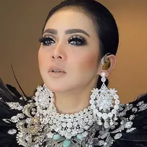 Ini harga high heels cetar 13 artis Indonesia, paling mahal siapa ya?