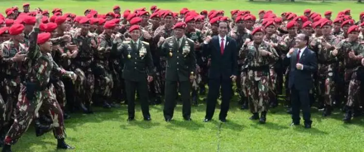 Presiden Jokowi ikut teriakkan yel-yel bareng Kopassus, kompak abis