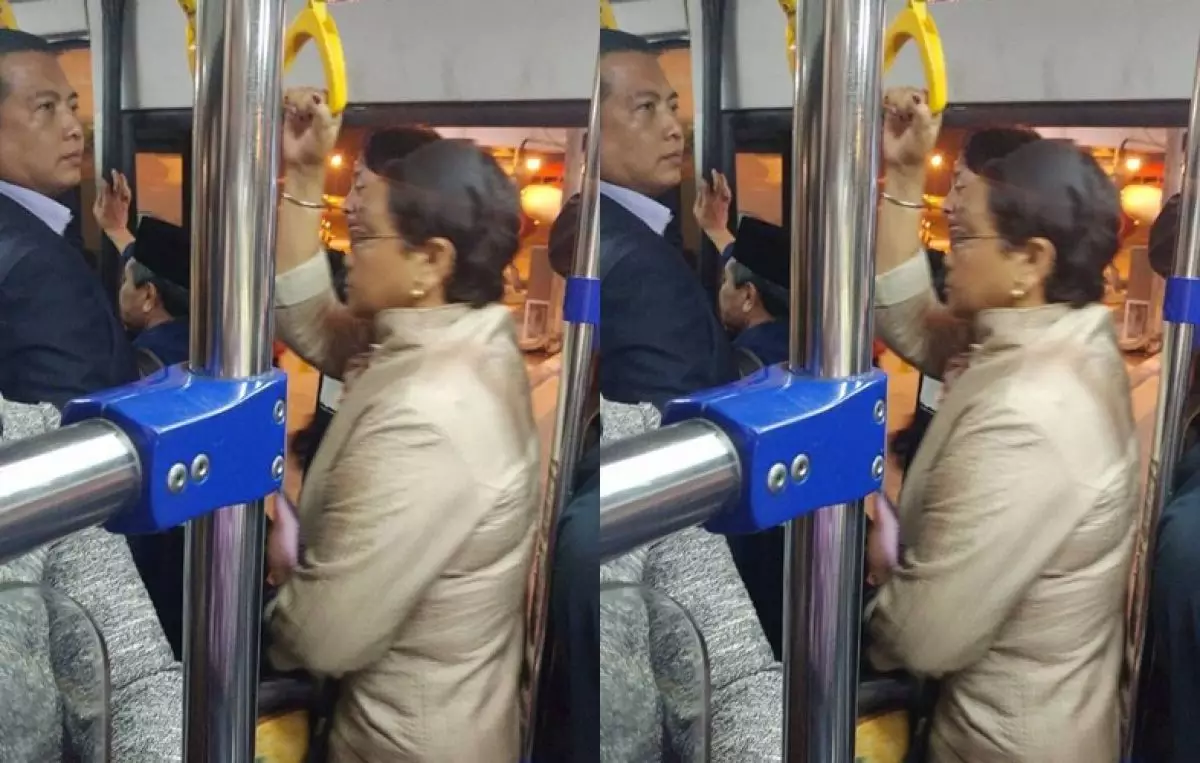 Menolak ditawari tempat duduk, sikap Menlu Retno Marsudi bikin kagum