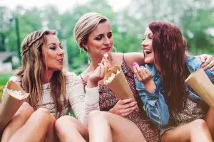 Ngemil cocok banget buat generasi milenial, bisa ngurangin stres 