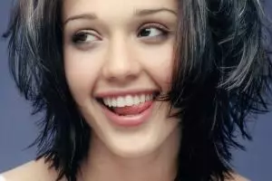 Karena wanita ingin dimengerti, ini arti 10 bahasa tubuh cewek