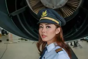 Patricia Yora, si cantik yang jadi pilot wanita termuda di Indonesia