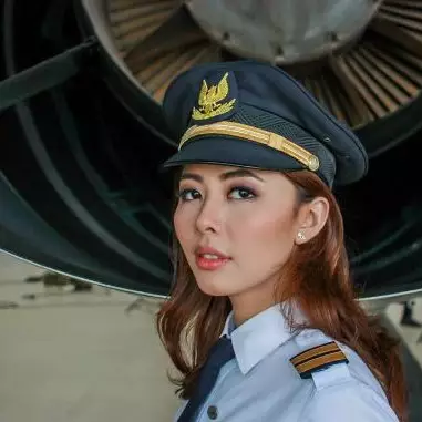 Patricia Yora, si cantik yang jadi pilot wanita termuda di Indonesia