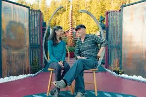 Pasangan ini tinggal di rumah apung yang mereka bangun selama 24 tahun