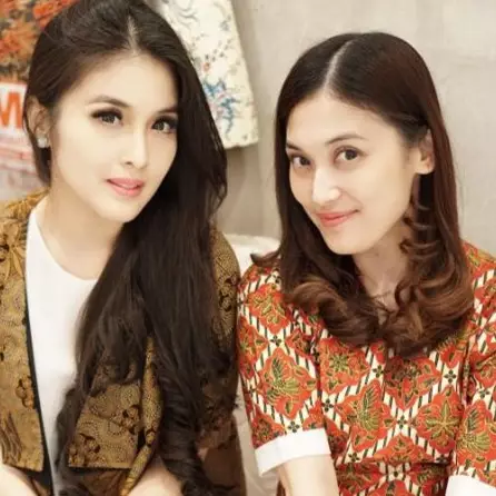 10 Foto Kartika Dewi, adik Sandra Dewi yang nggak kalah cantik