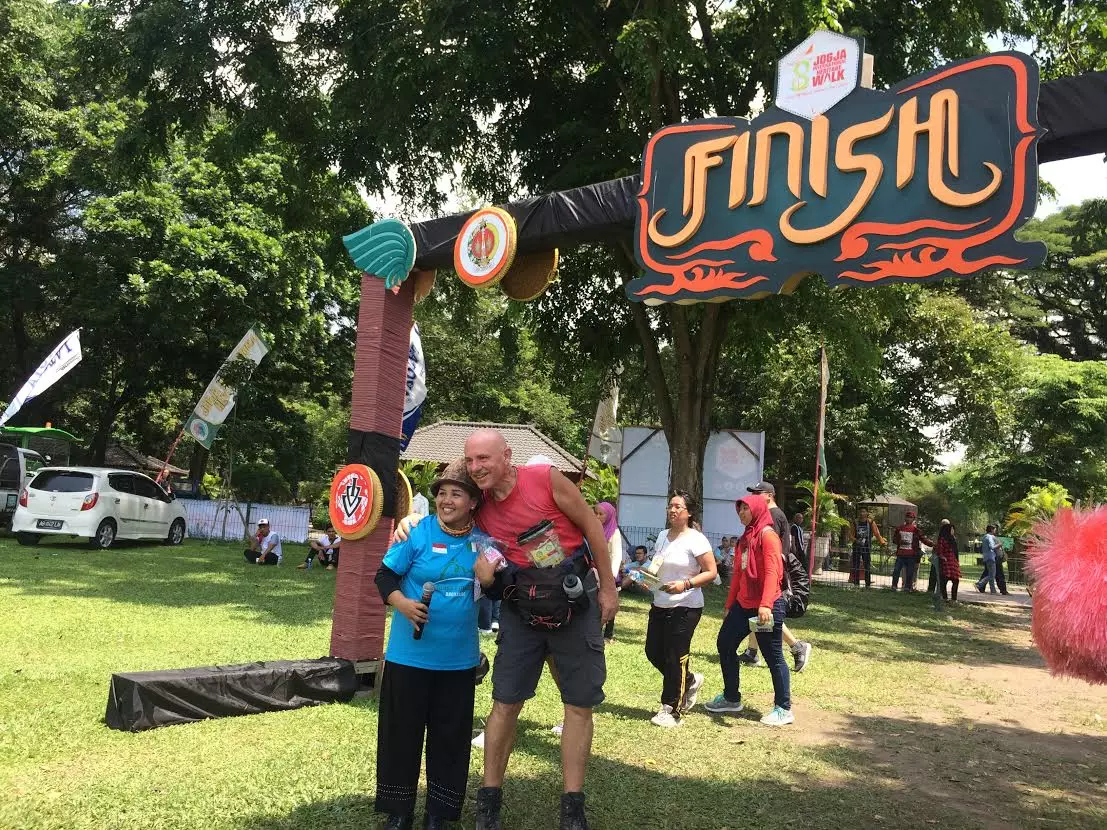 Acara jalan sehat ini selain bikin bugar juga ajang PDKT internasional