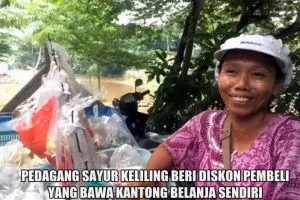 Pedagang sayur ini diskon pembeli yang bawa kantong belanja sendiri