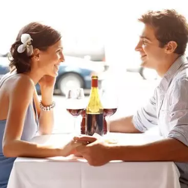 4 Pertanyaan wajib saat kencan pertama biar nggak kecewa di belakang