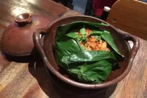 Bingung cari makan siang, coba deh lezatnya nasi bakar cakalang ini