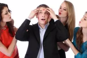 Menurut studi, playboy ternyata berbahaya bagi kesehatan mental cowok