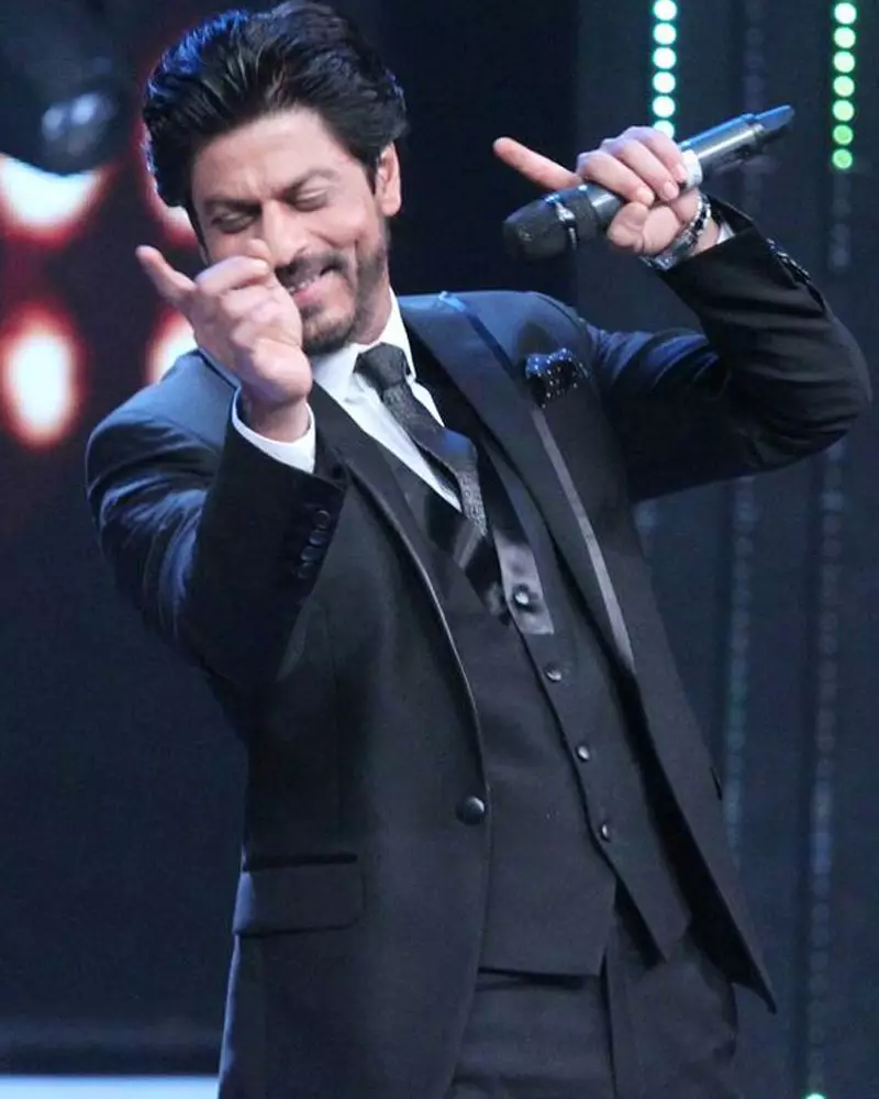 Selain akting, 10 seleb Bollywood ini sumbang lagu di film sendiri