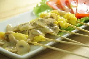 Yuk nostalgia zaman SD, bikin sate telur gulung saus jamur yang lezat