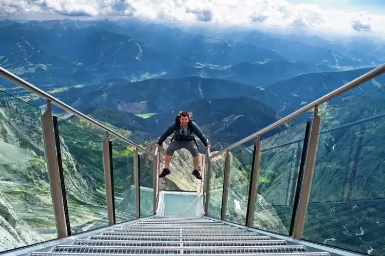 10 Wisata buat kamu yang nggak takut ketinggian, berani coba?