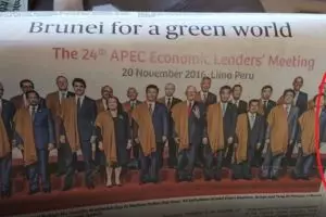 Heboh, foto Najib Razak di pertemuan APEC dipotong Koran Brunei