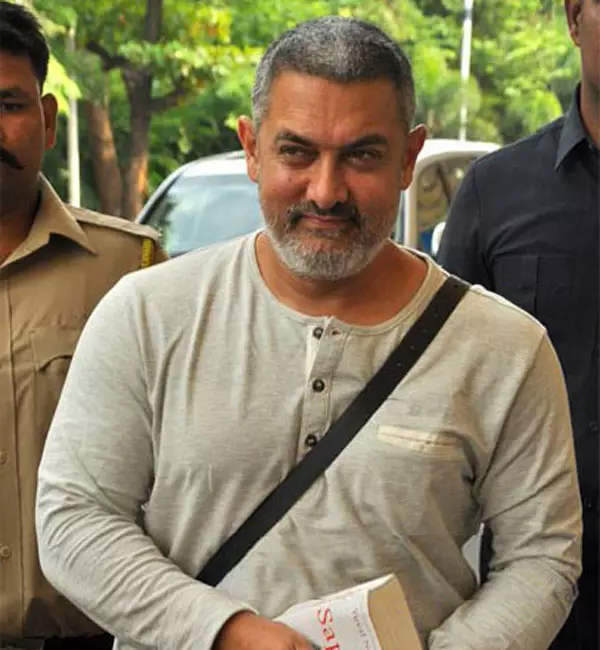 16 Transformasi penampilan Aamir Khan di berbagai film, kontras banget