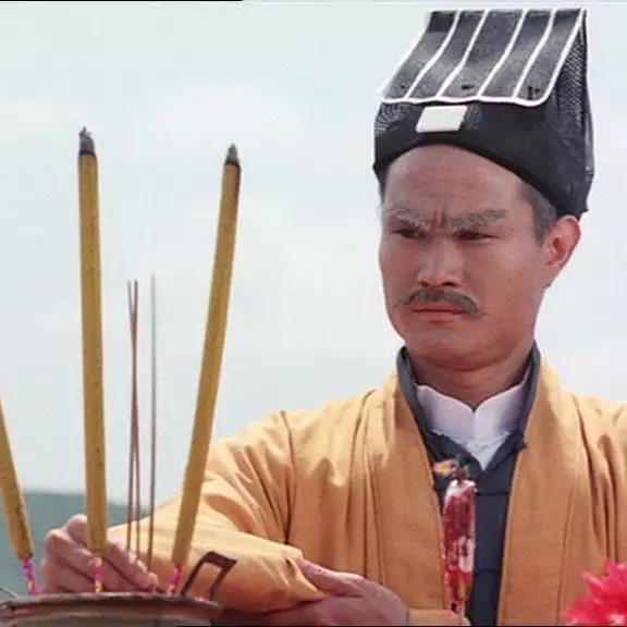 12 Foto perjalanan karier Lam Ching-ying si pawang vampir, legendaris