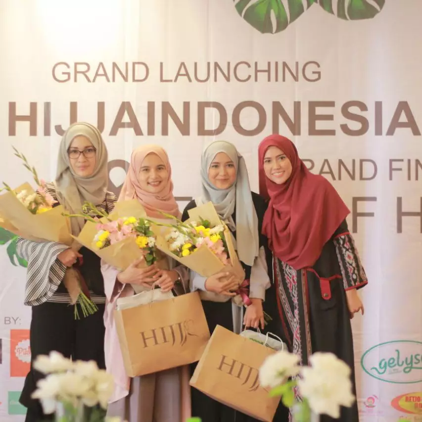 Belanja baju dan pesan makanan lebih mudah lewat HIJJA, tinggal klik