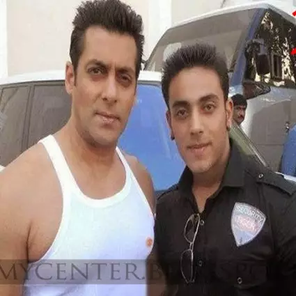 14 Foto seleb Bollywood bareng stuntmannya, kamu bisa bedakan?