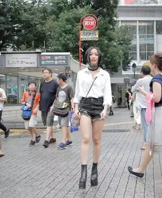 Gaya ala Rinni Wulandari  © 2016 Instagram