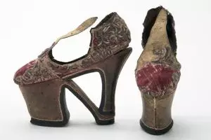 9 Sepatu unik dan fashionable ini pernah digunakan wanita di dunia