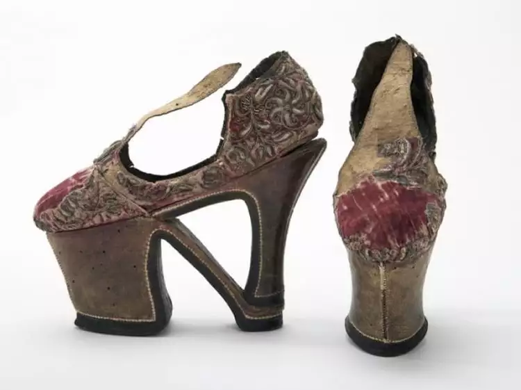 9 Sepatu unik dan fashionable ini pernah digunakan wanita di dunia