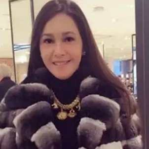 Ini harga mantel bulu Maia Estianty yang mirip punya Jennifer Lopez