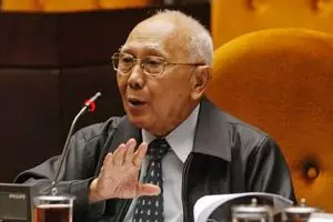 Selamat jalan Sri Soemantri, begawan hukum tata negara yang merakyat 