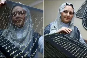 Pelukis ini habiskan 3 tahun tulis Alquran di kain sutera